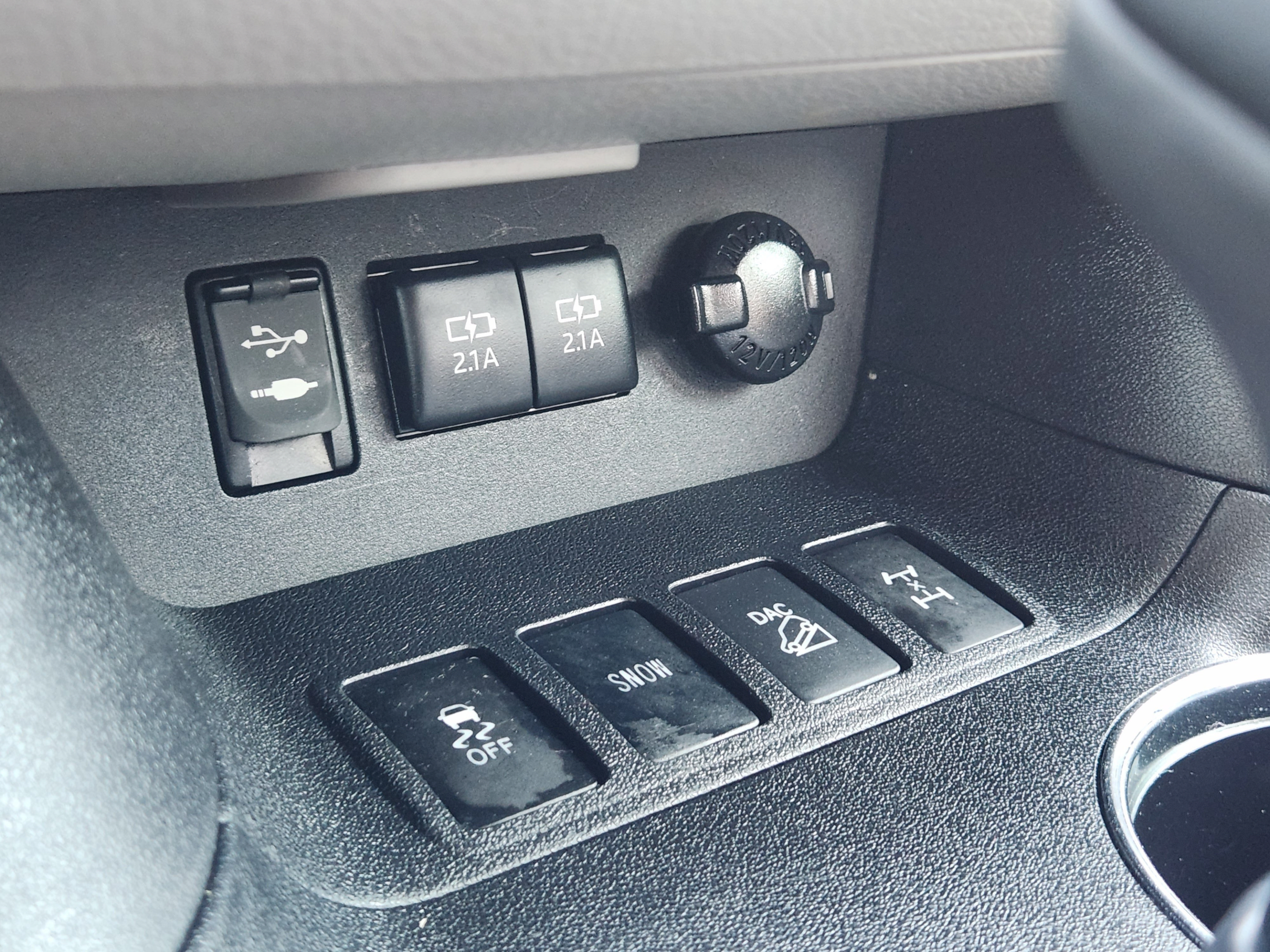 Used 2017 Toyota Highlander XLE AWD/4WD image 14