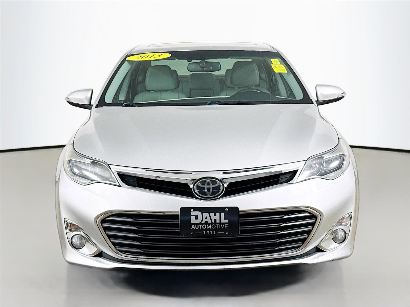 Used 2013 Toyota Avalon Limited w/ Technology Pkg FWD image 3
