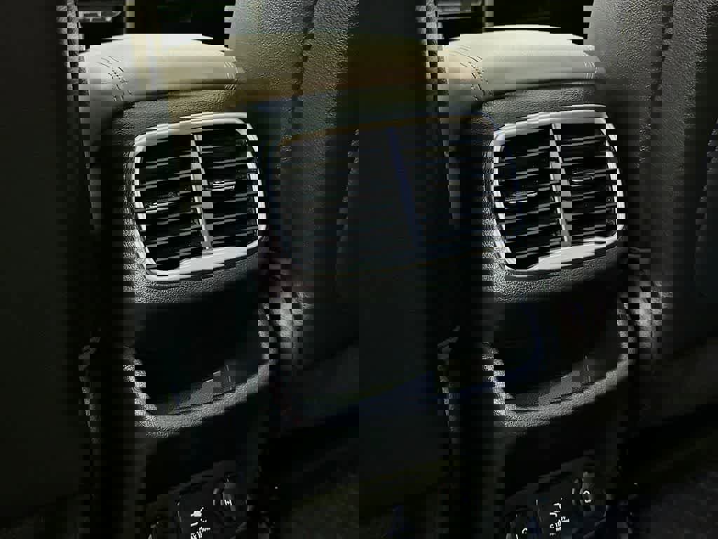 Used 2020 Hyundai Santa Fe Limited image 13