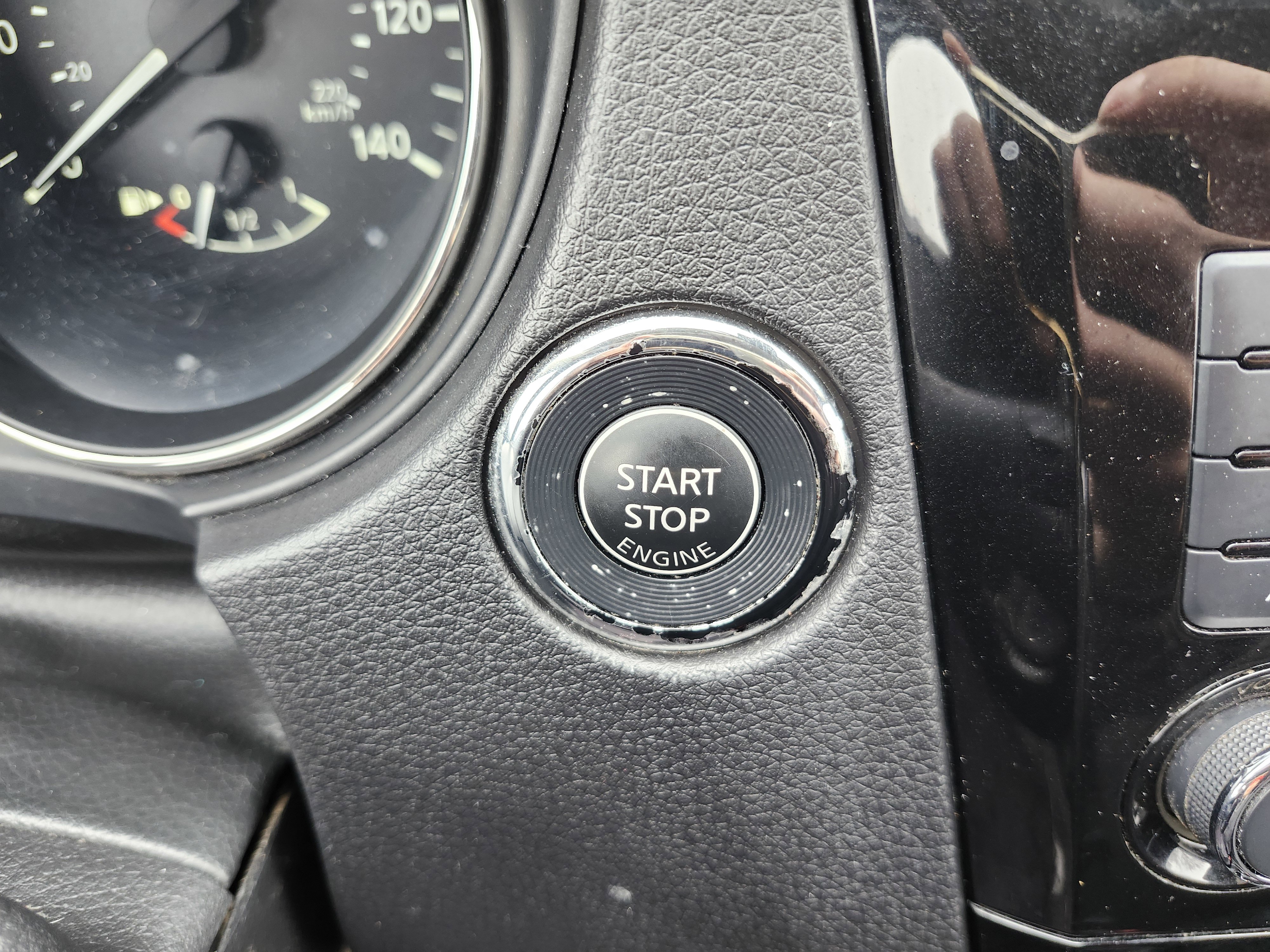 Used 2020 Nissan Rogue SV image 6