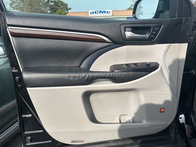 Used 2015 Toyota Highlander Limited AWD/4WD image 11