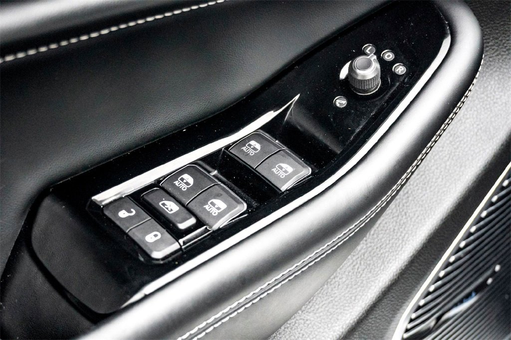 Used 2023 Jeep Grand Cherokee Overland image 11