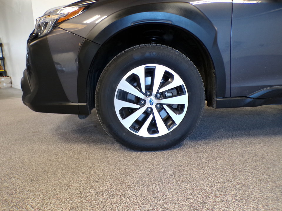 Used 2024 Subaru Outback Premium image 9