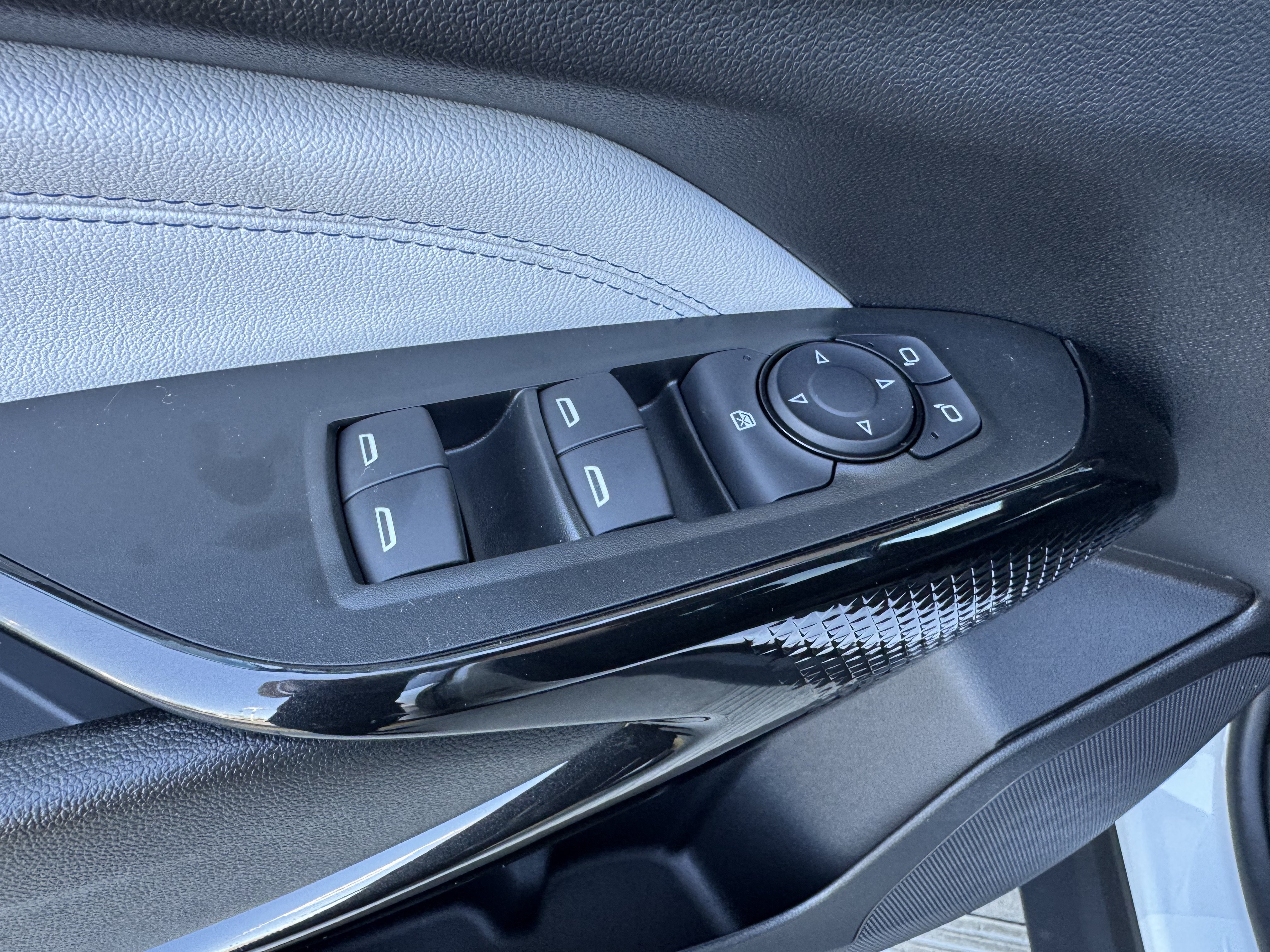 New 2026 Chevrolet Trax LT w/ Midnight Edition FWD image 11