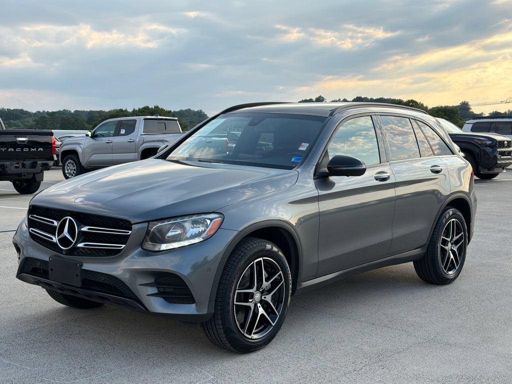 Used 2017 Mercedes-Benz GLC 300 4MATIC image 2
