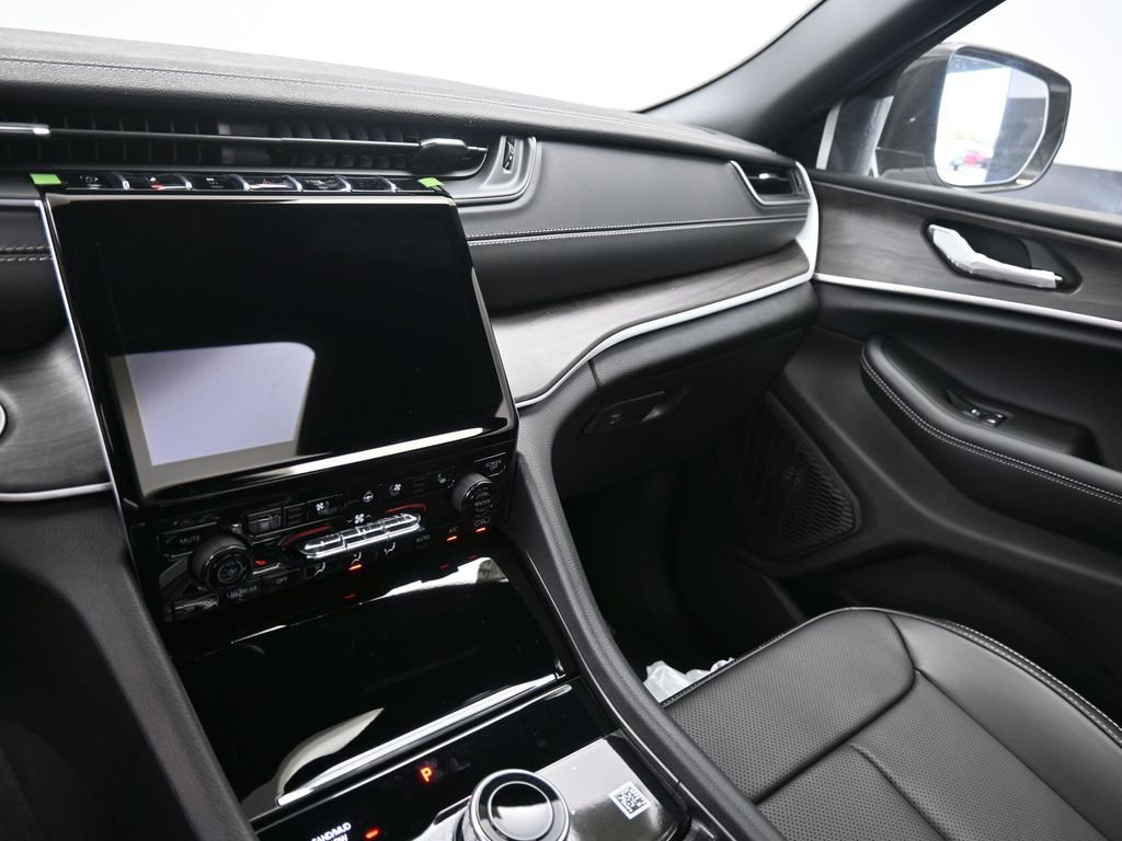 New 2025 Jeep Grand Cherokee Limited w/ Luxury Tech Group II image 17