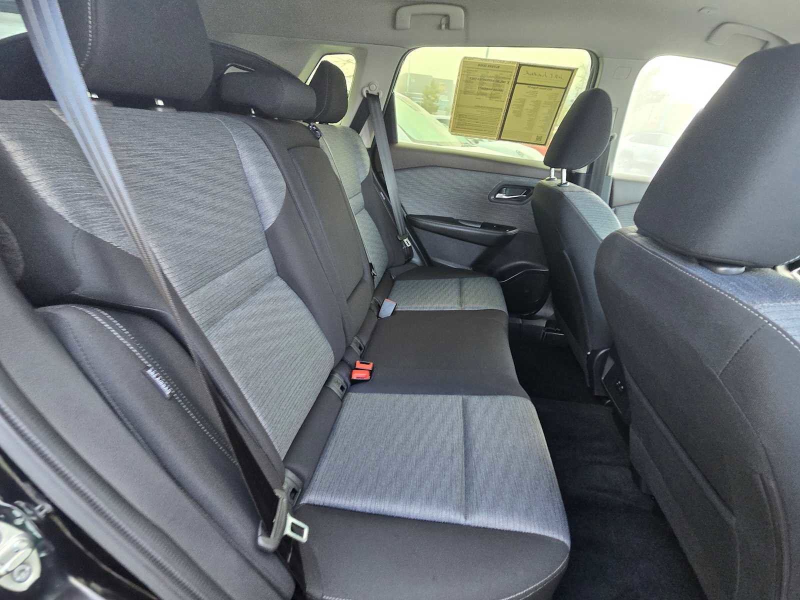 Used 2023 Nissan Rogue SV image 12