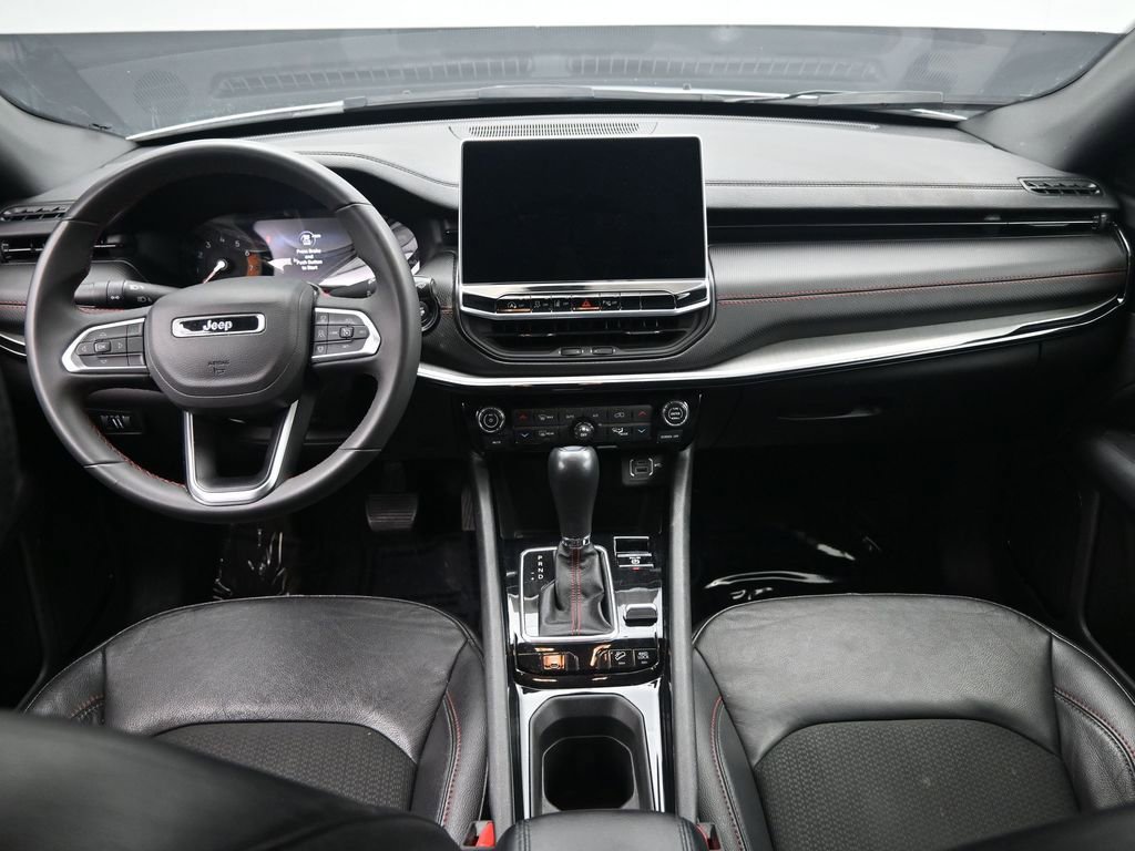 Used 2025 Jeep Compass Trailhawk image 23