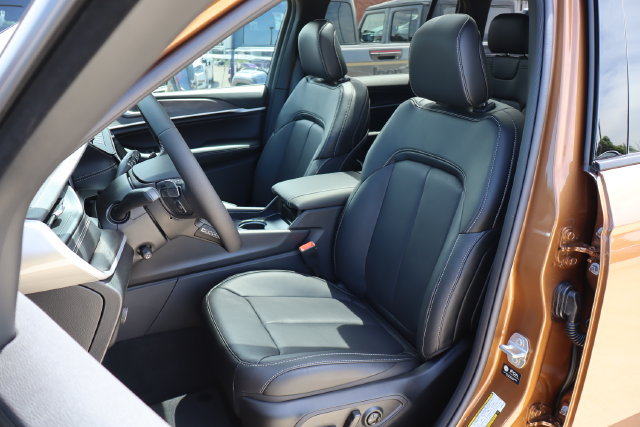 New 2026 Jeep Grand Cherokee Limited AWD/4WD image 16