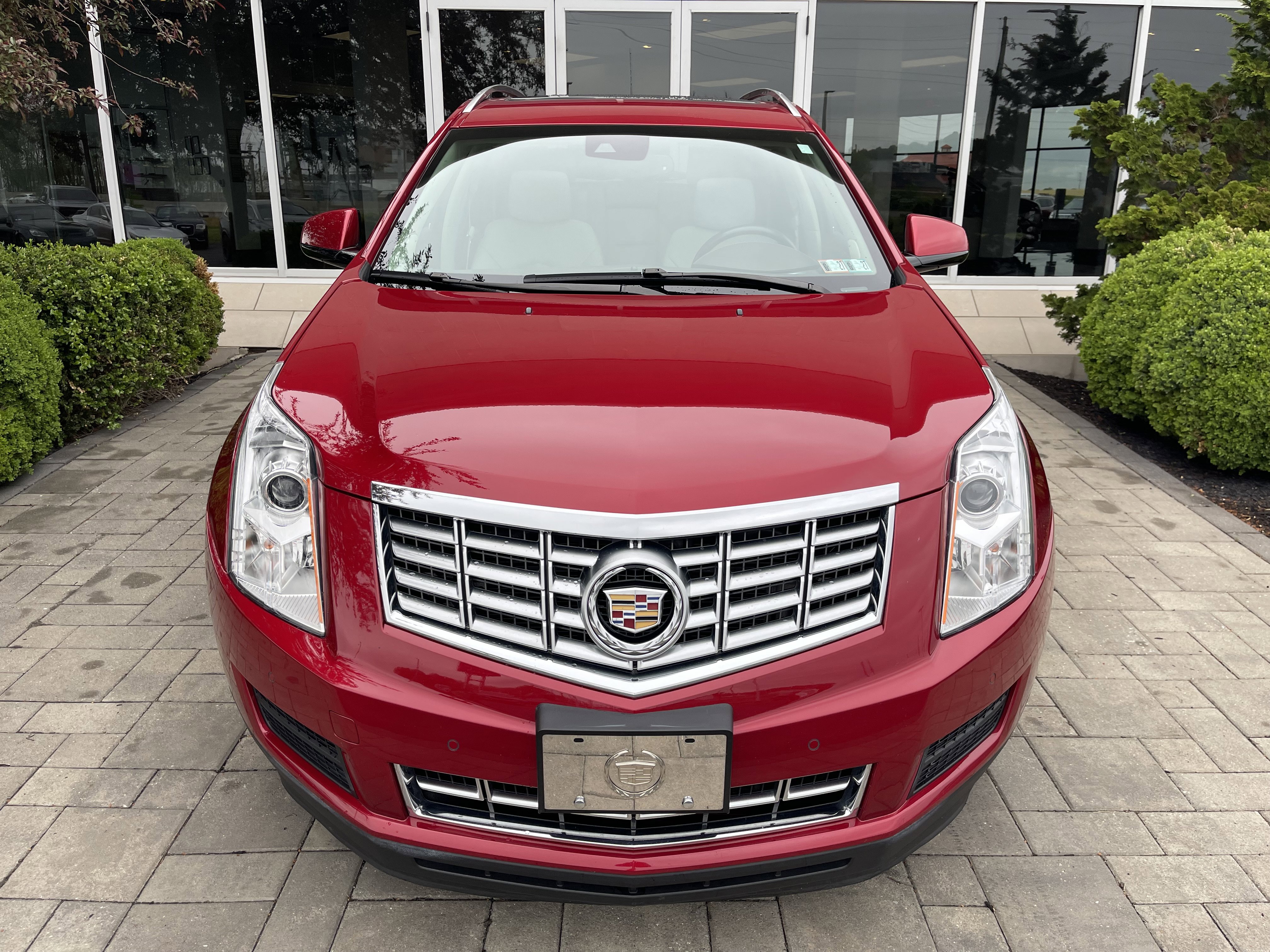 Used 2015 Cadillac SRX Luxury w/ Driver Awareness Package FWD image 2