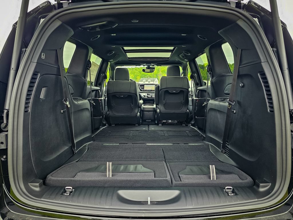 New 2027 Chrysler Pacifica Limited AWD/4WD image 36