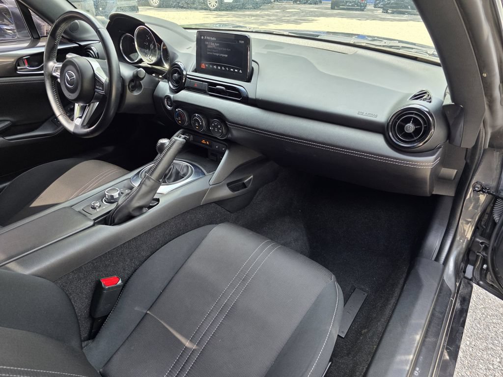 Used 2021 MAZDA MX-5 Miata RF Club RWD image 10