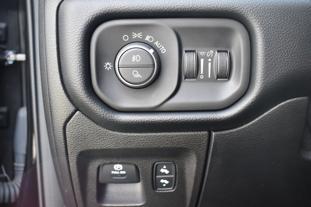 Used 2019 RAM 1500 Big Horn AWD/4WD image 16