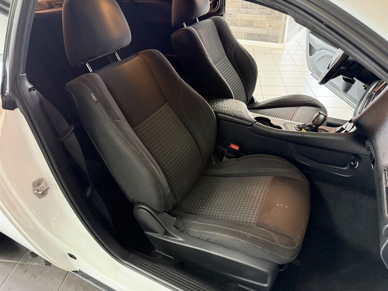 Used 2016 Dodge Challenger SXT RWD image 19