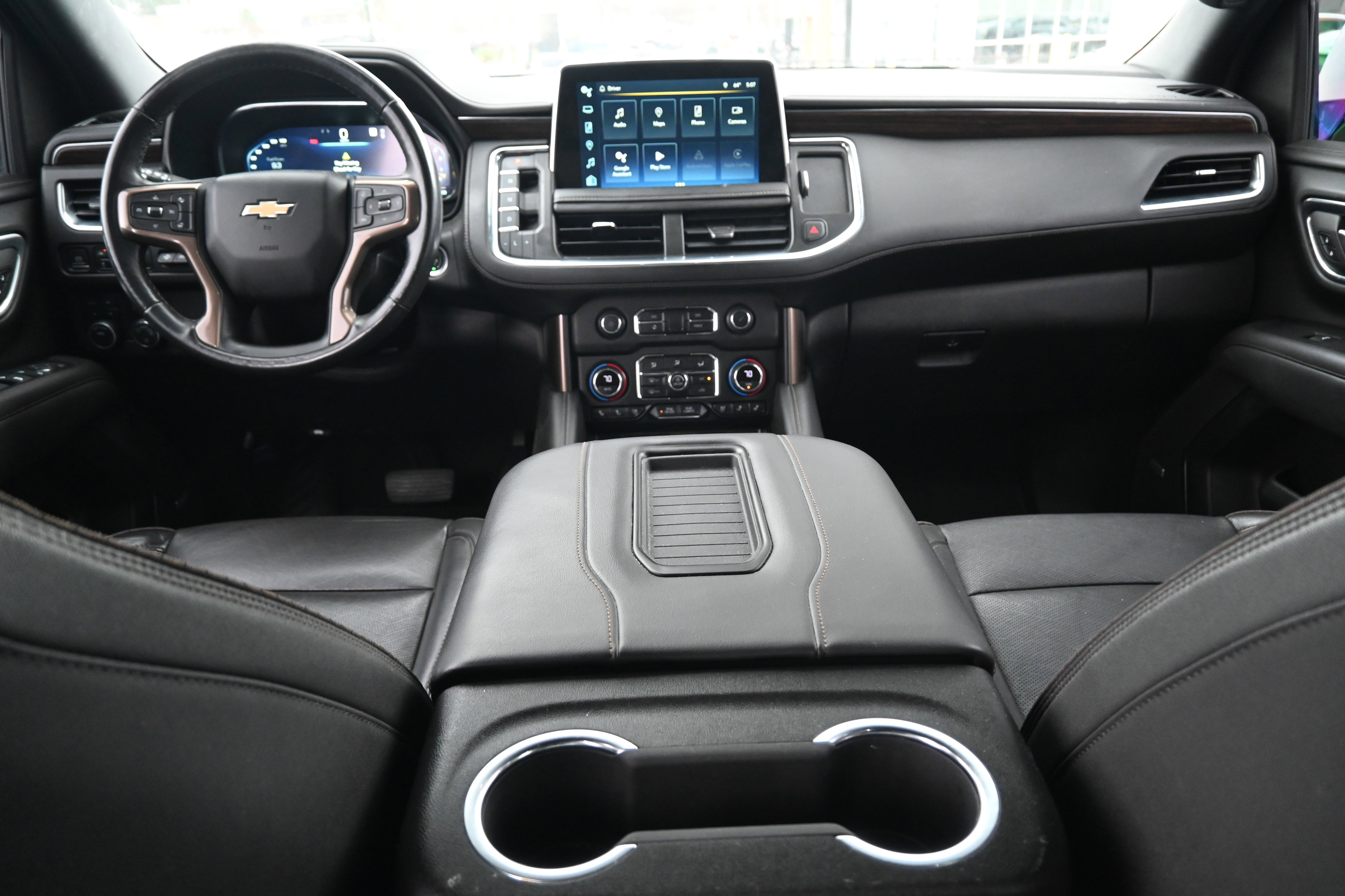 Used 2023 Chevrolet Suburban High Country image 3