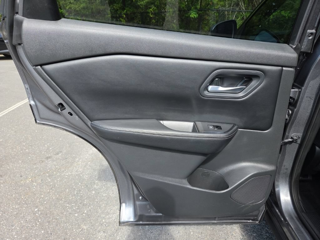 Certified 2025 Nissan Rogue SV FWD image 29