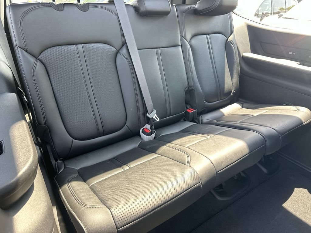 New 2026 Jeep Grand Wagoneer Limited AWD/4WD image 16