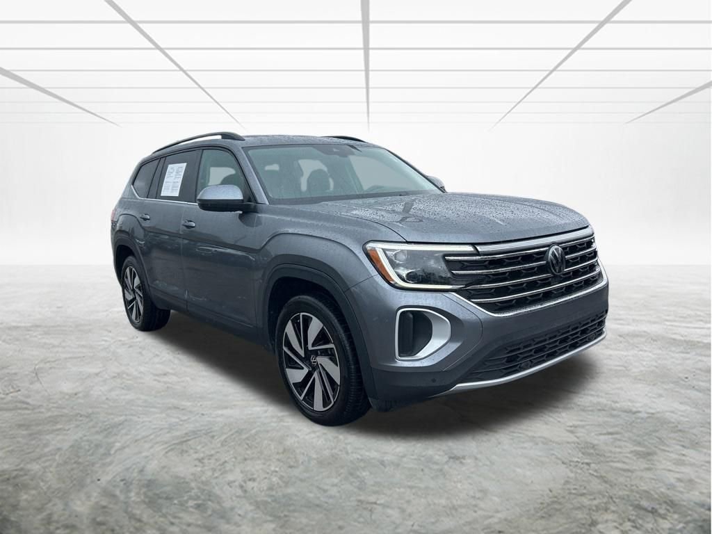 Used 2024 Volkswagen Atlas SE image 2