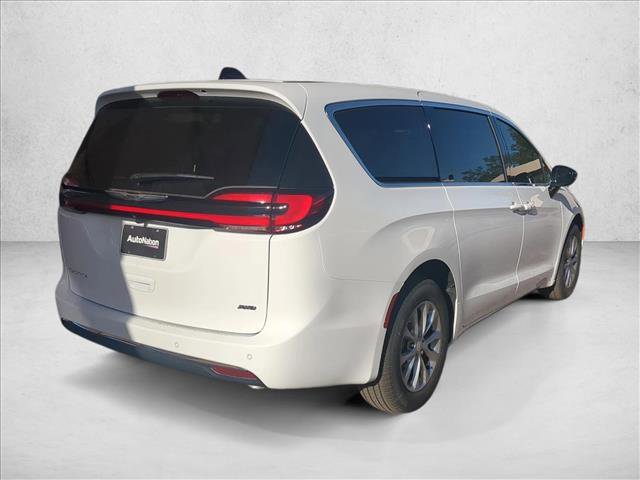 New 2026 Chrysler Pacifica Select video 2