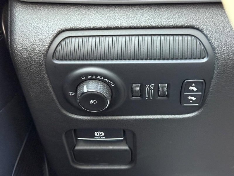 Used 2024 Jeep Wagoneer 4WD w/ Premium Group I image 30