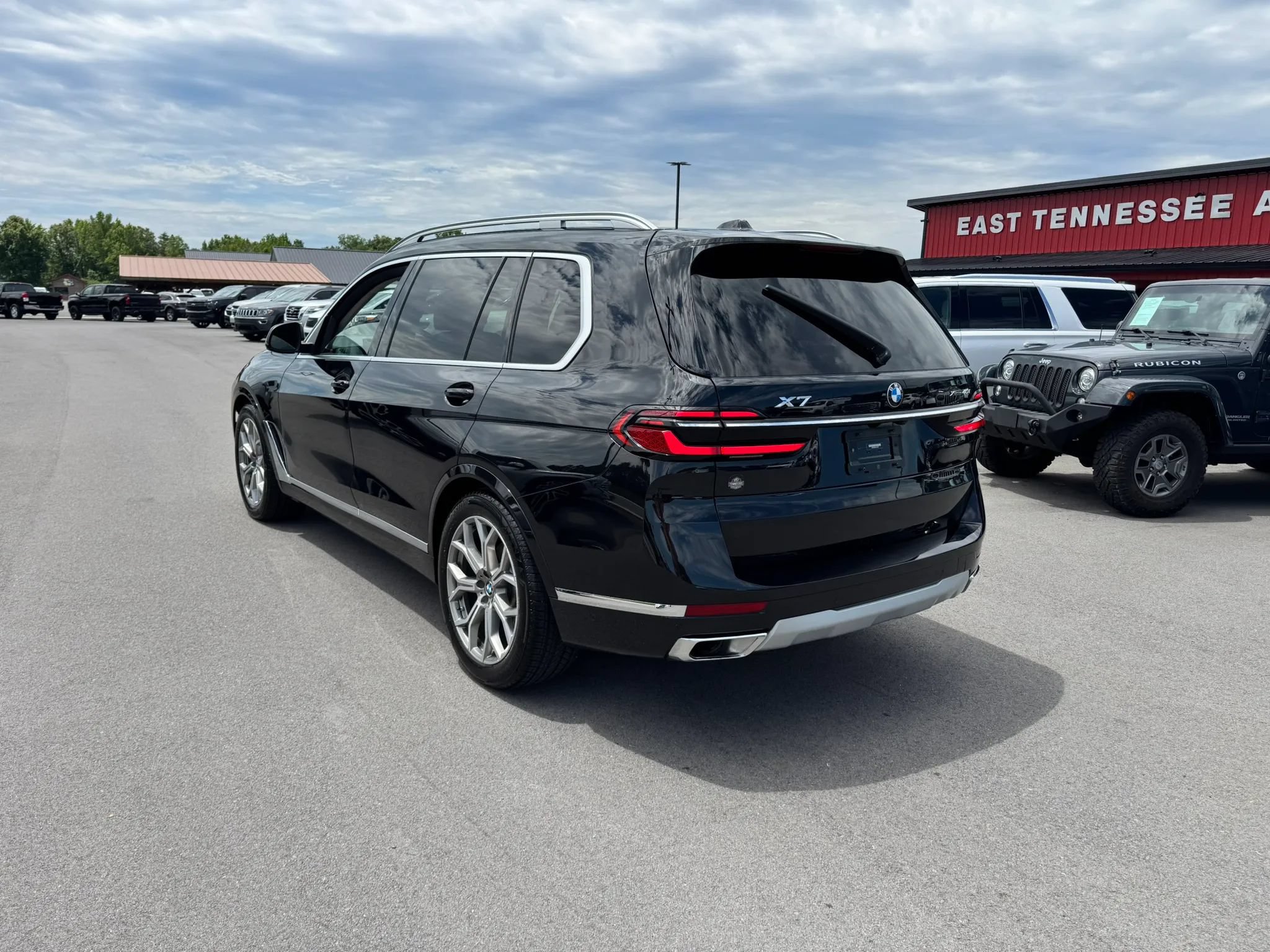 Used 2023 BMW X7 xDrive40i AWD/4WD image 3