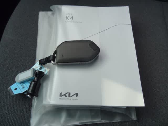 Used 2025 Kia K4 FWD image 32