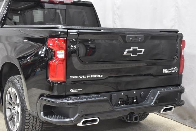 Used 2023 Chevrolet Silverado 1500 High Country w/ Technology Package image 9