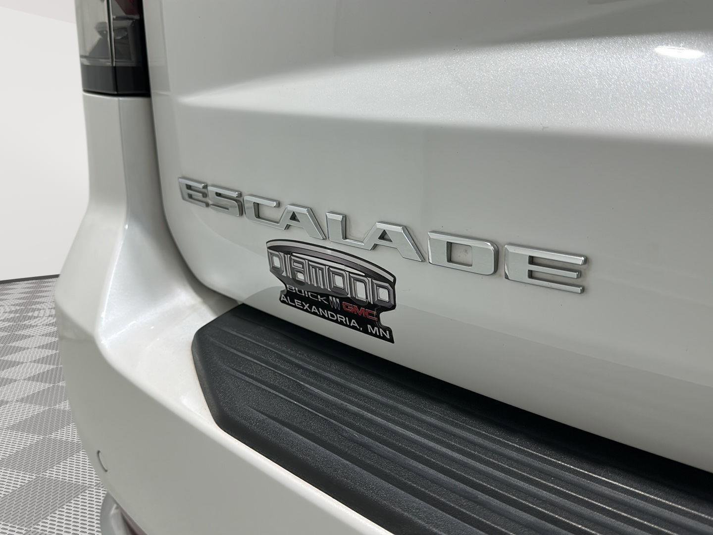 Used 2024 Cadillac Escalade ESV Premium Luxury w/ Performance Package AWD/4WD image 31