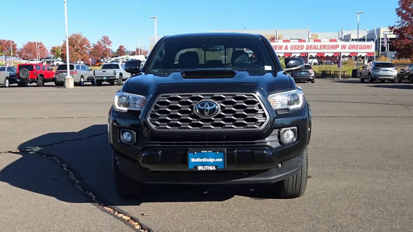 Used 2021 Toyota Tacoma TRD Sport AWD/4WD image 3
