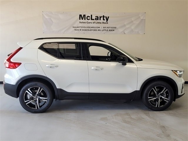 Certified 2026 Volvo XC40 B5 Core w/ Climate Package image 2