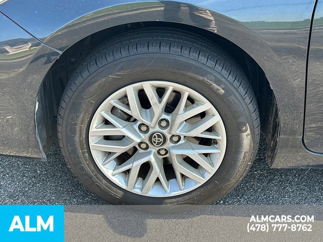 Used 2017 Toyota Camry LE FWD image 12