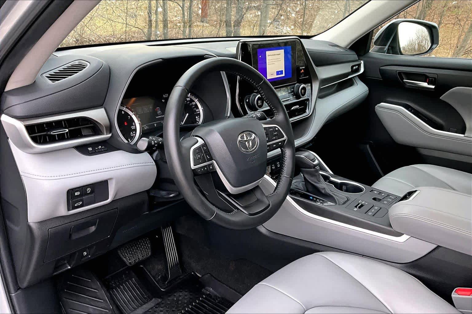 Used 2023 Toyota Highlander XLE AWD/4WD image 17