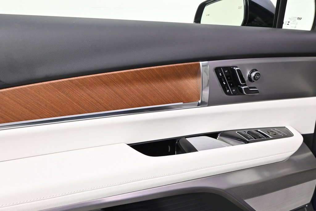 New 2026 Cadillac Vistiq Sport w/ LPO, Floor Liner Package image 21