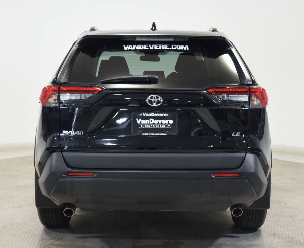 Used 2021 Toyota RAV4 LE image 10