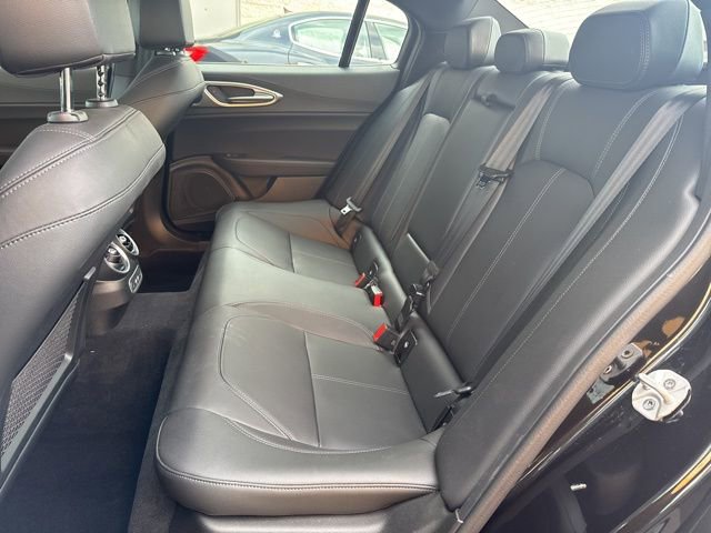 Used 2025 Alfa Romeo Giulia image 17