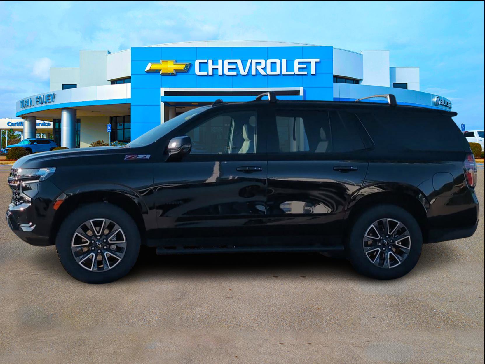 Used 2024 Chevrolet Tahoe Z71 w/ Luxury Package image 2