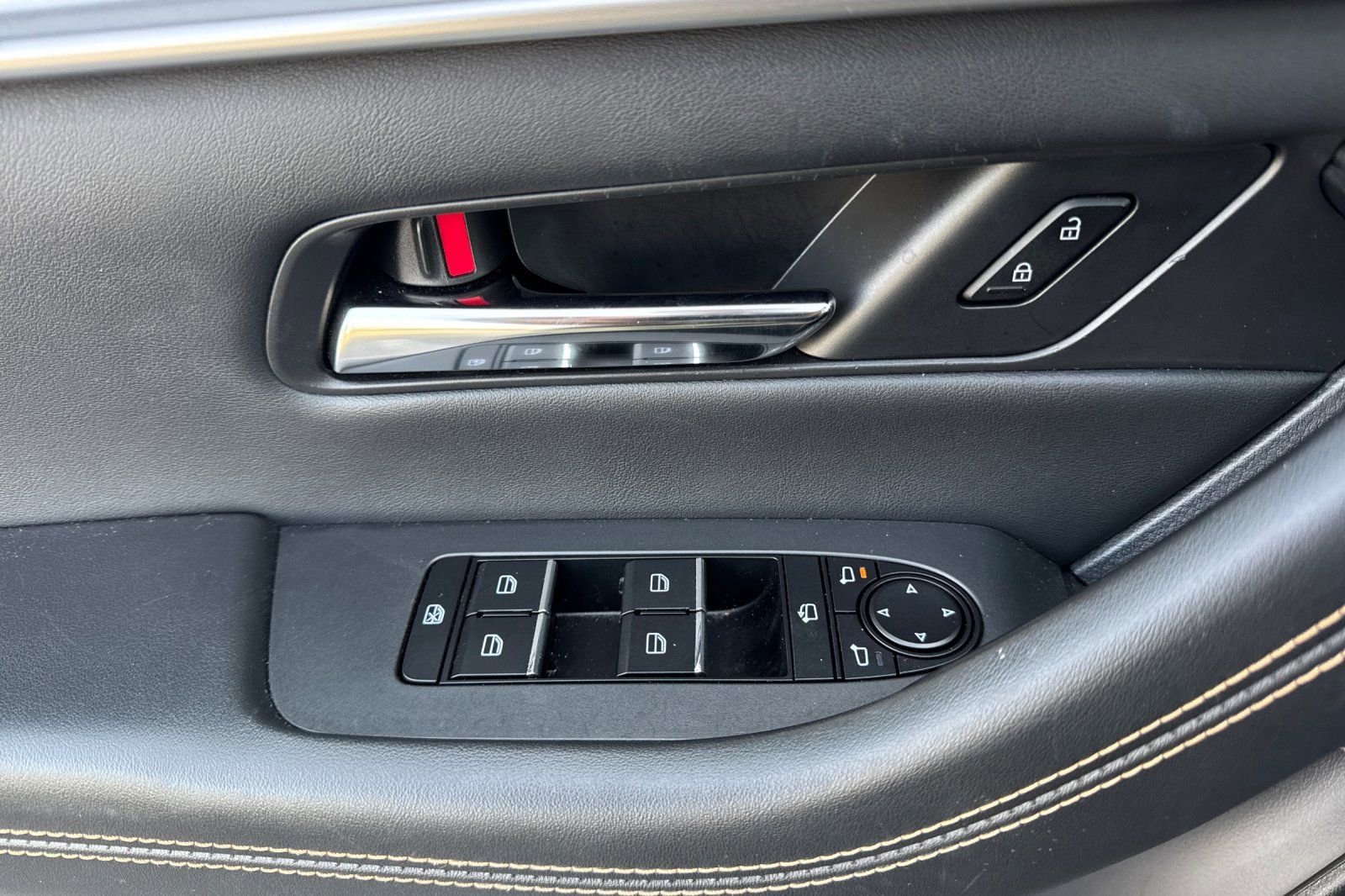 Used 2025 MAZDA CX-70 3.3 Turbo S w/ Premium Package image 11