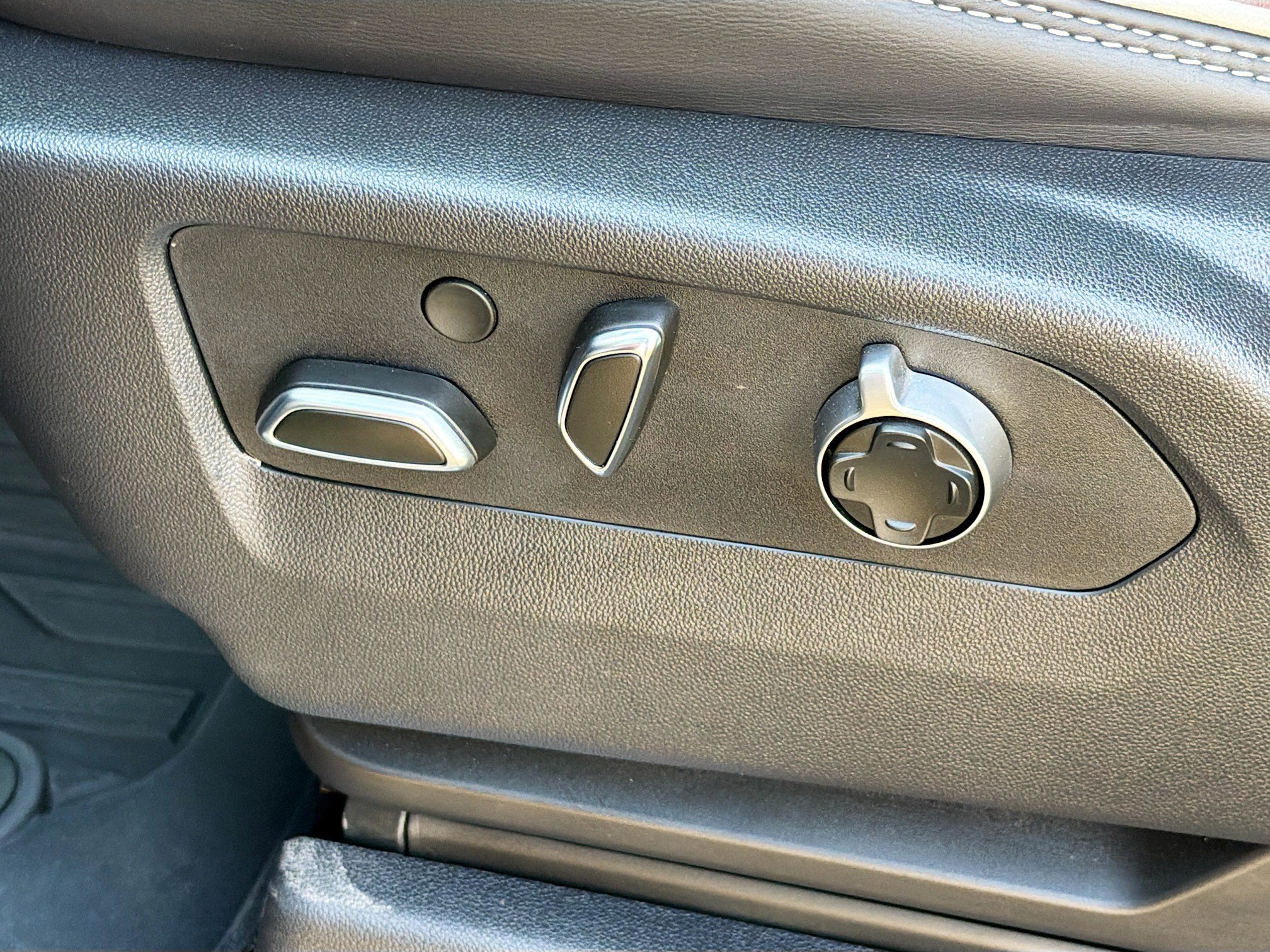 Used 2025 GMC Sierra 1500 Denali Ultimate image 24