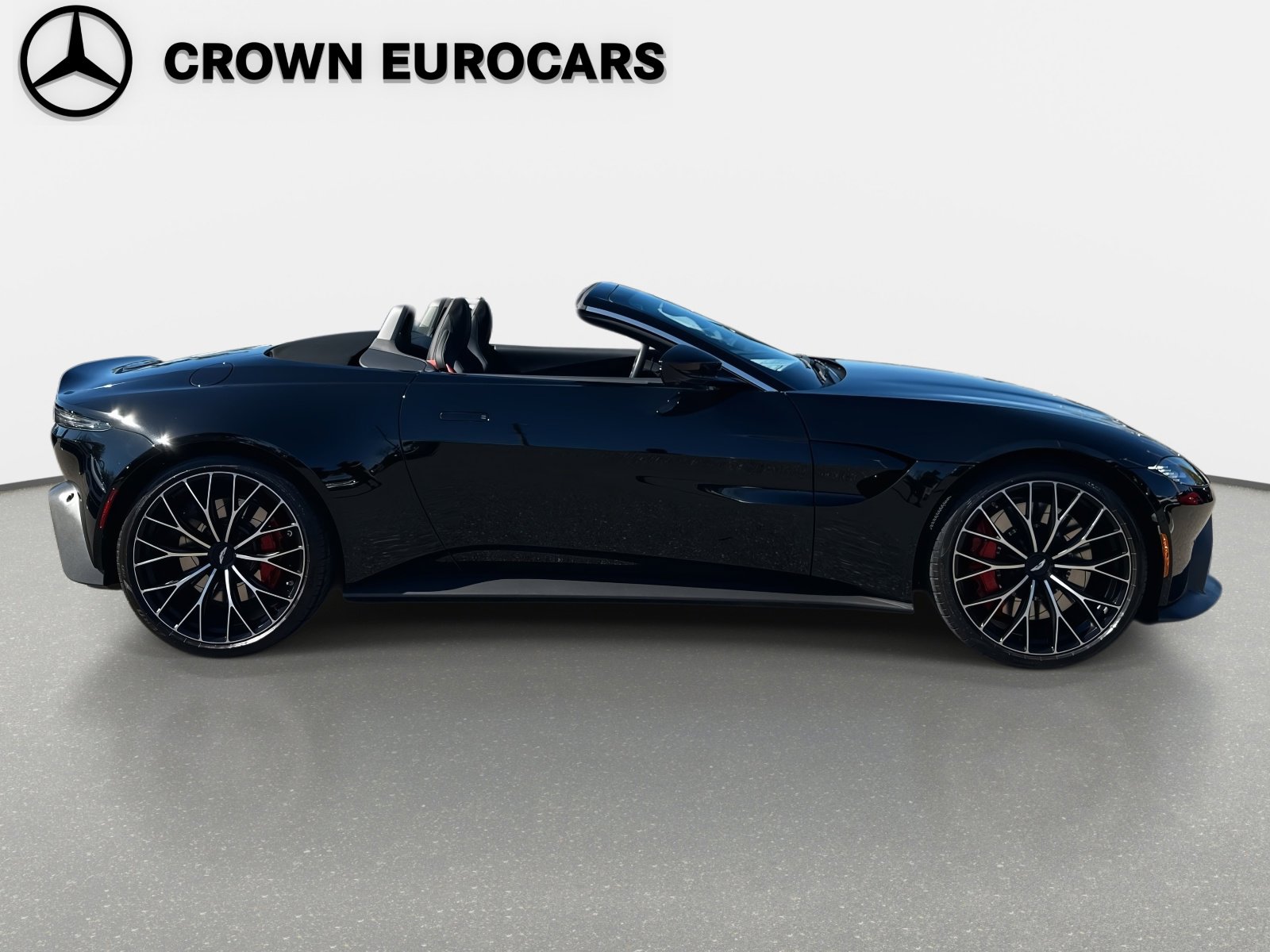 Used 2023 Aston Martin V8 Vantage Roadster image 5