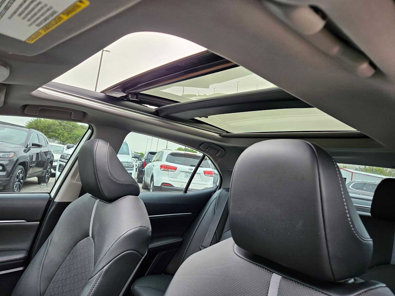 Used 2022 Toyota Camry XSE FWD image 17