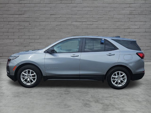Used 2024 Chevrolet Equinox LS w/ LS Convenience Package FWD image 2