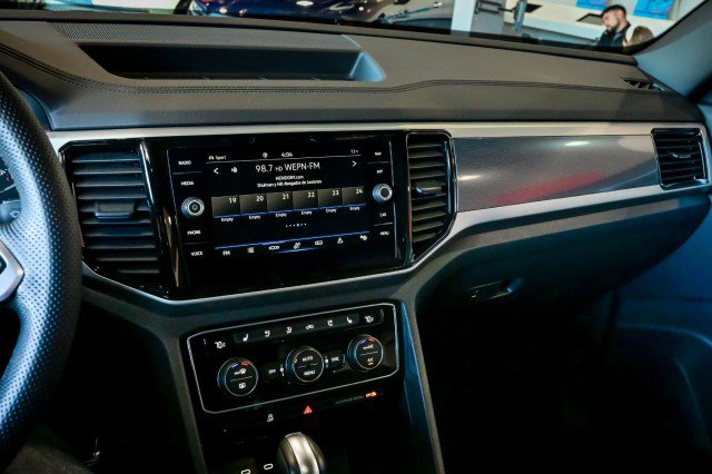 Used 2022 Volkswagen Atlas Cross Sport SEL Premium R-Line image 39