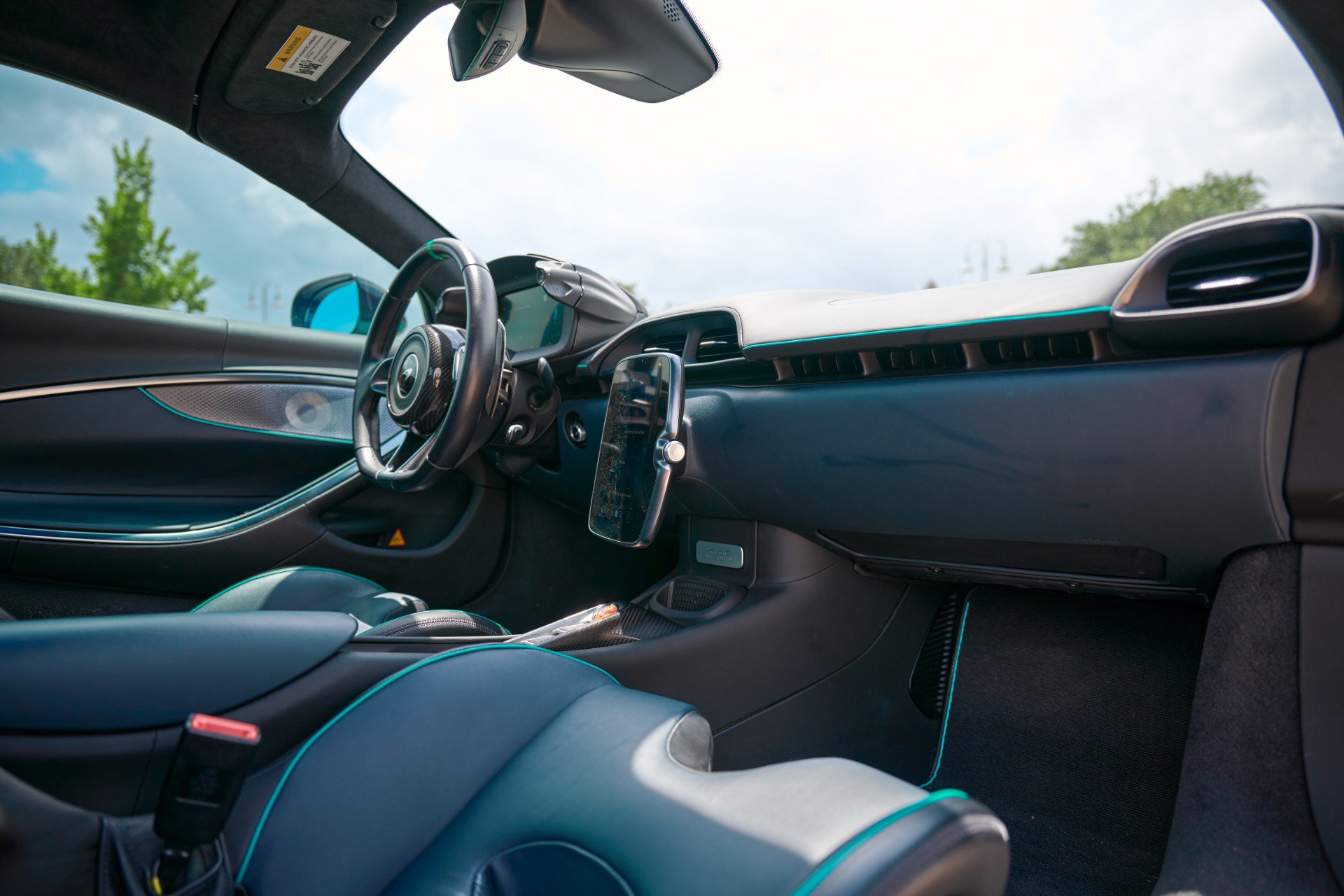 Used 2025 McLaren Artura Spider RWD image 45