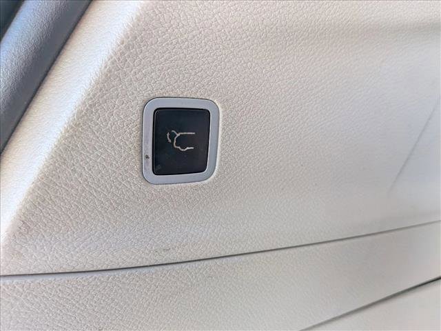 Used 2017 Chrysler Pacifica Touring-L image 7