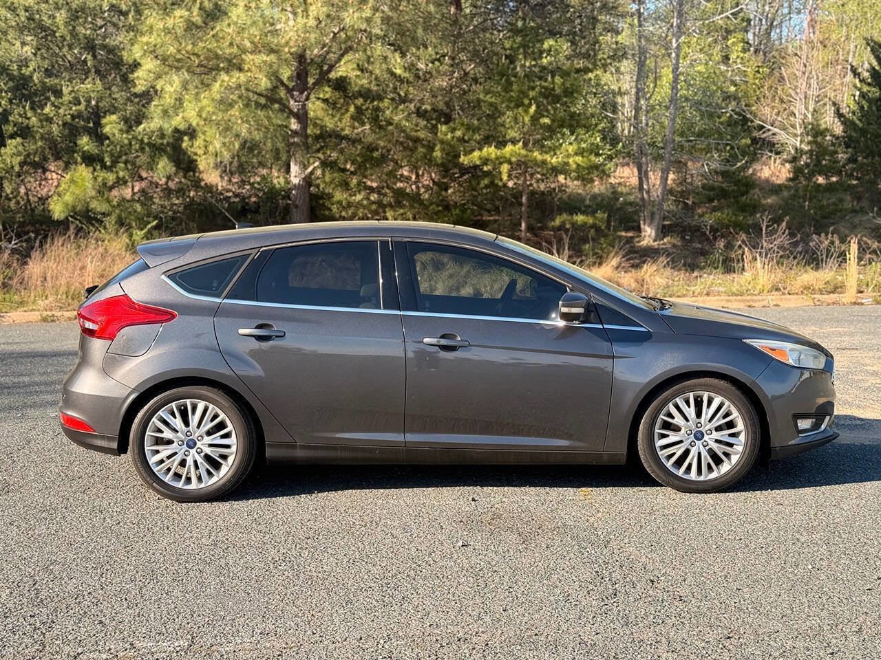 Used 2015 Ford Focus Titanium FWD image 2