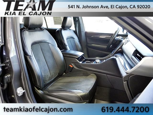 Used 2022 Jeep Grand Cherokee L Laredo image 13