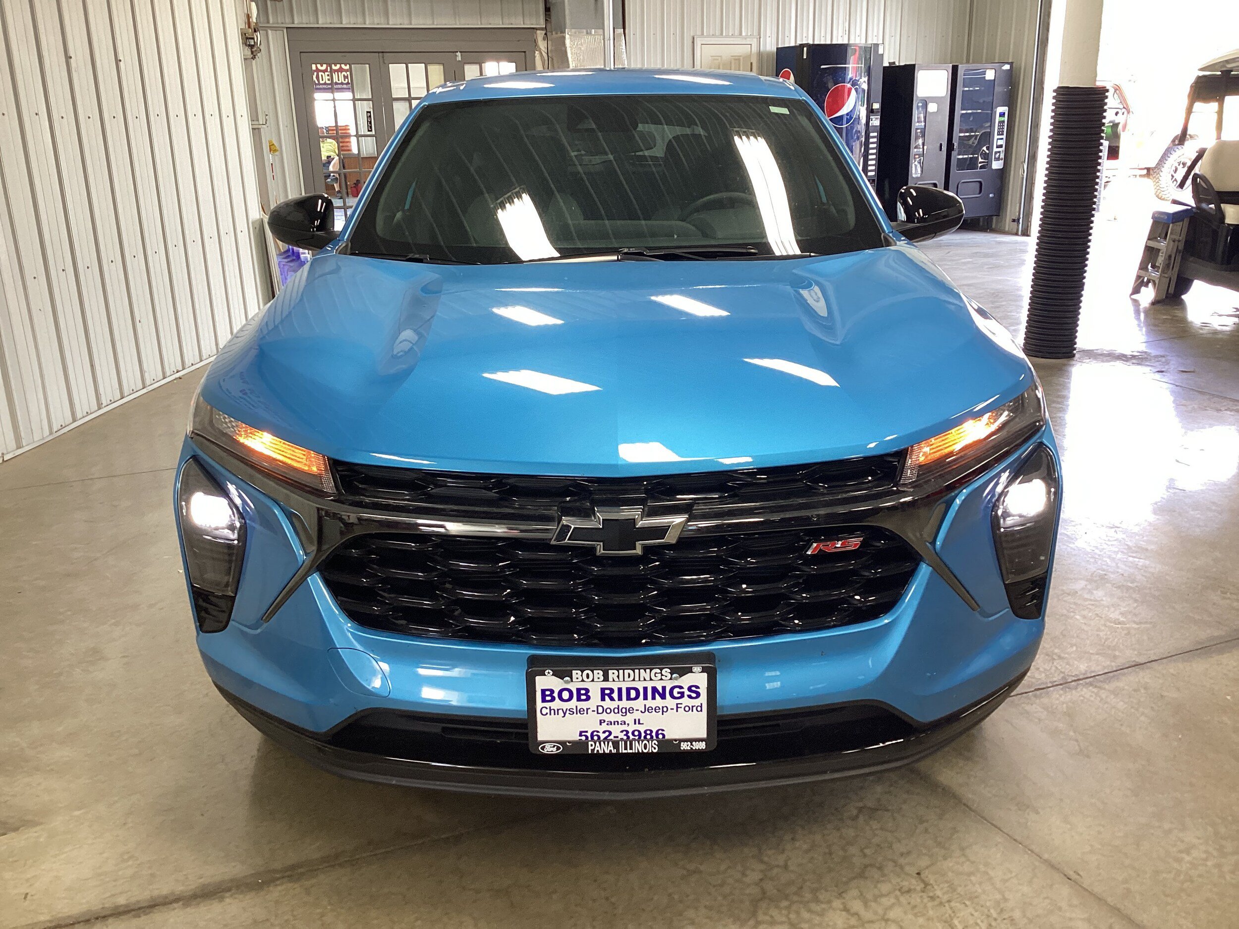 Used 2025 Chevrolet Trax RS FWD image 8