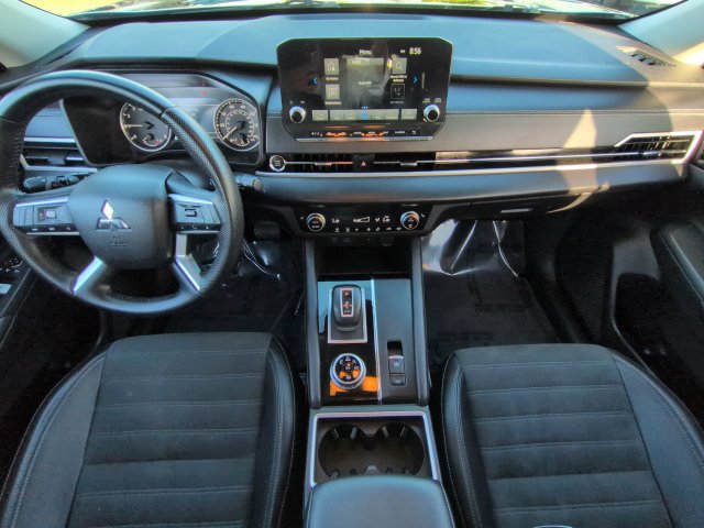 Used 2024 Mitsubishi Outlander SE AWD/4WD image 14