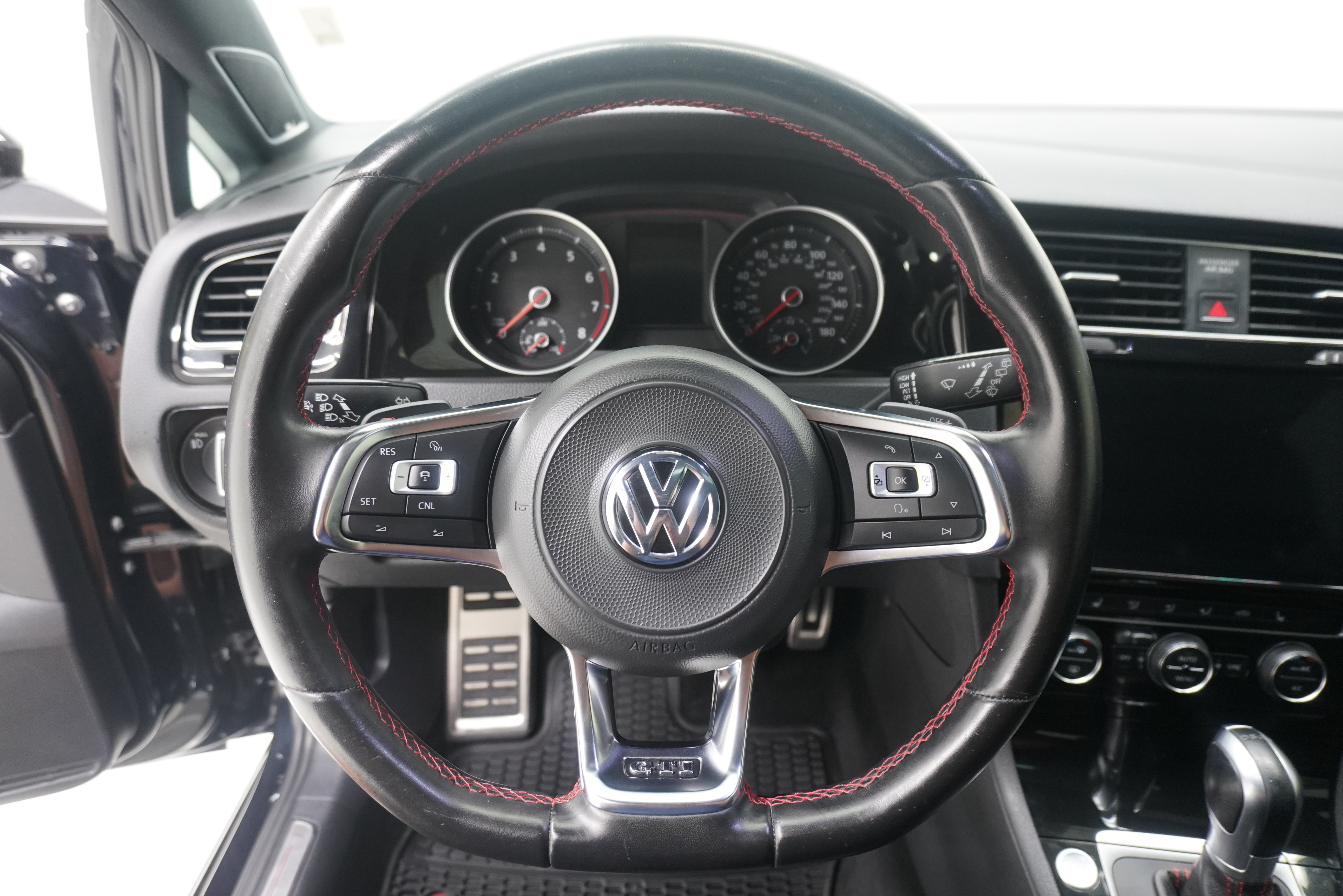 Used 2018 Volkswagen GTI Autobahn FWD image 18