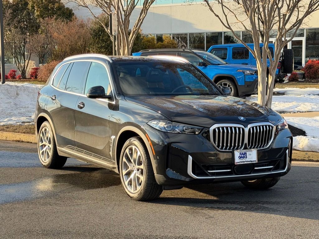 Used 2025 BMW X5 xDrive50e image 1